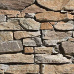 Échantillon de pierre naturelle texturée pour façade résistante aux intempéries